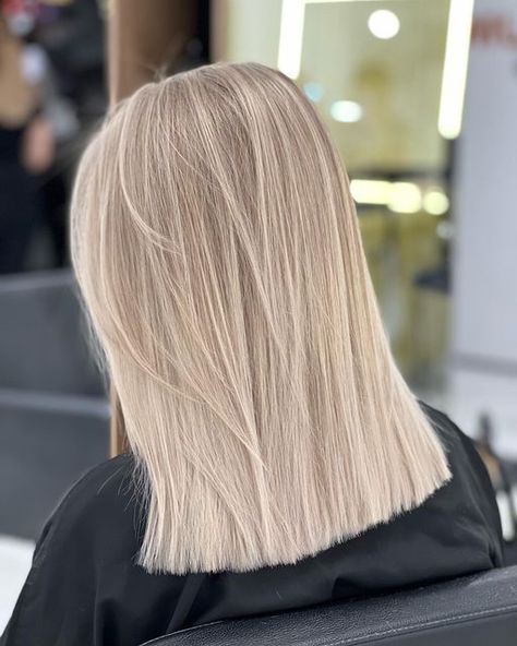 Platinový Blond, Best Blonde Hair, Short Platinum Blonde Hair, Pretty Blonde Hair, Perfect Blonde Hair, Grey Hair Dye, Blonde Hair Transformations, Hair Blond, Dyed Blonde Hair