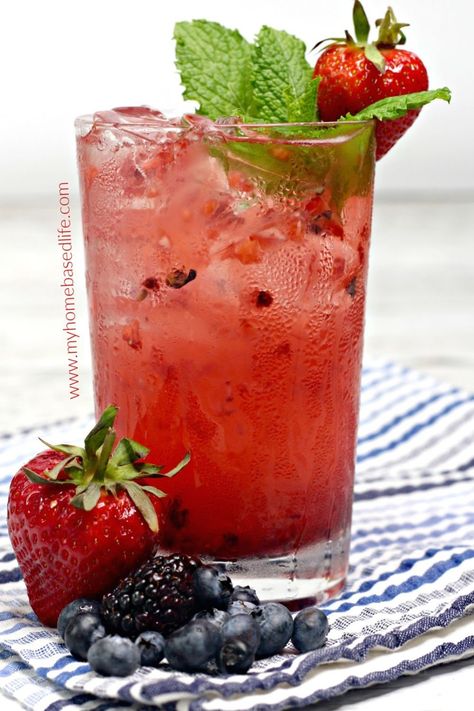 This berry crush cocktail is so delish! A berry cocktail recipe with three different kinds of fresh berries. A lightly sweet and refreshing cocktail. Crafts Organization, Glass Blender, Berry Cocktail, Light Cocktails, Berry Drinks, Cocktail Mix, Living Your Best Life, Raspberry Lemonade, Organization Printables