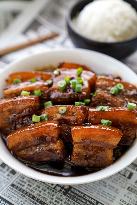 Asian Food Party, Chinese Pork Belly Recipe, Asian Pork Belly, Yummy Asian Food, Traditional Chinese Food, Simple Family Meals, Pork Recipes For Dinner, Authentic Asian Recipes, Asian Pork