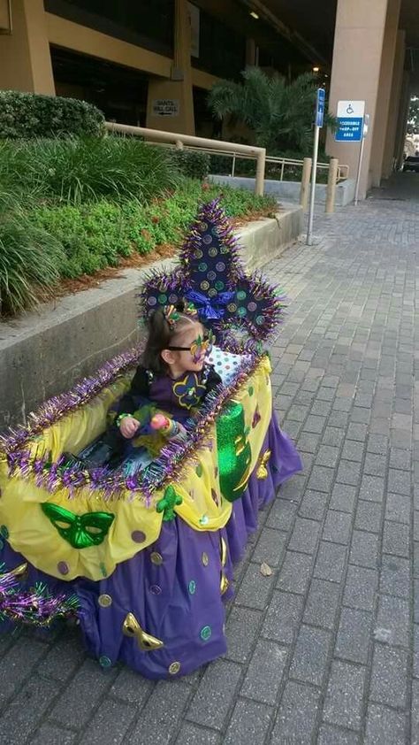 Mardi Gras Float Ideas For Parade, Mardi Gras Wagon Float Ideas For Kids, Mardi Gras Parade Float Ideas, Kids Parade Floats, Wagon Floats, Mardi Gras Parade Float, Parade Float Ideas, Mardi Gras Kid, Mardi Gras Diy