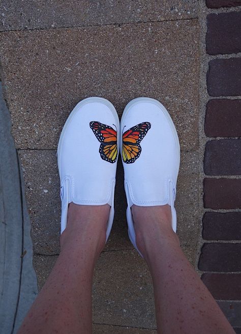 Shoe Design Painting, Canvas Shoe Painting Ideas, Hand Painted Shoes Ideas, Shoes Painting Ideas, Painting Vans, Butterfly Vans, Shoe Painting Ideas, Vans Art, Shoes Painting