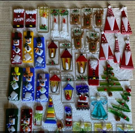 Fused Glass Ideas Tutorials, Fused Glass Ideas, Fused Glass Wall Art, Glass Fusion Ideas, Glass Christmas Decorations, Fused Glass Artwork, Fused Glass Ornaments, Glass Fusing Projects, Glass Fusion