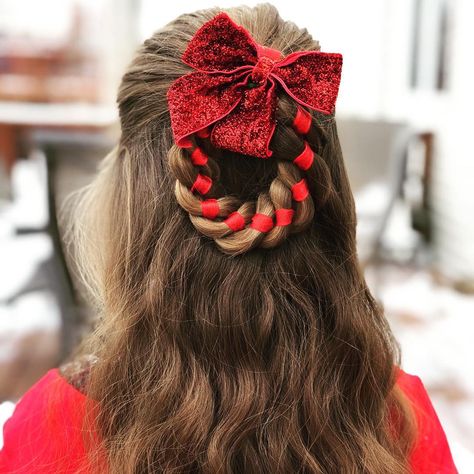 Xmas Hairstyles For Kids, Christmas Hair Ideas For Kids, Fun Christmas Hairstyles, Christmas Hairstyles For Kids, Winter Haircuts, Christmas Hairstyle, Christmas Tree Hair, Festive Hair, Christmas Party Hairstyles