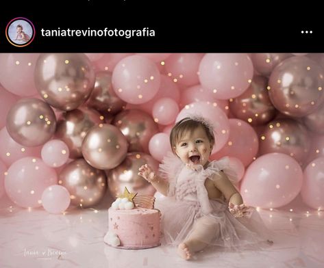 Cake Smash Theme, Cake Smash Outfit Girl, Baby Birthday Photoshoot, 1st Birthday Girl Decorations, Baby First Birthday Cake, Smash Cake Girl, Baby Cake Smash, 1st Birthday Photoshoot, 21st Birthday Photoshoot