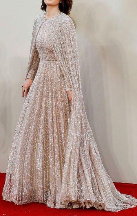 michelle dockery Hijab Dress Party Bridesmaid, Modest Soiree Dresses, Soiree Dresses For Hijab, Pakistani Gowns, Pakistani Bridal Dresses Online, Gowns For Wedding, Bridesmaid Indian, Simple Homecoming Dresses, Hijab Dress Party