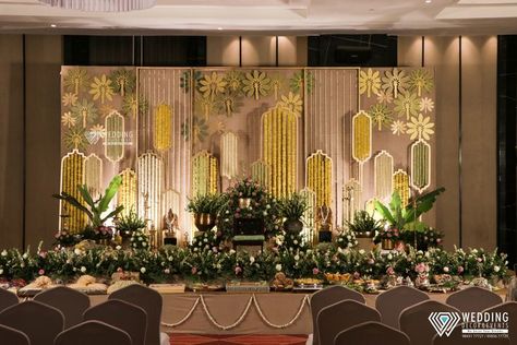 Sangeeth Backdrop Simple, Banquet Hall Stage Decorations, Engagement Decorations Indian Simple, Reception Stage Decoration Backdrops, Engagement Decorations Indian, Traditional Backdrop, Floral Backdrop Wedding, Small Wedding Decor, Engagement Stage Decoration