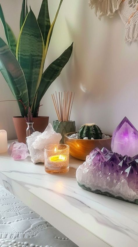 Crystal Altar Sacred Space, Yoga Guest Room, Spiritual Room Aesthetic, Zen Den Ideas, Spiritual Living Room, Zen Apartment Decor, Reiki Room Decor, Healing Room Decor, Mystic Decor