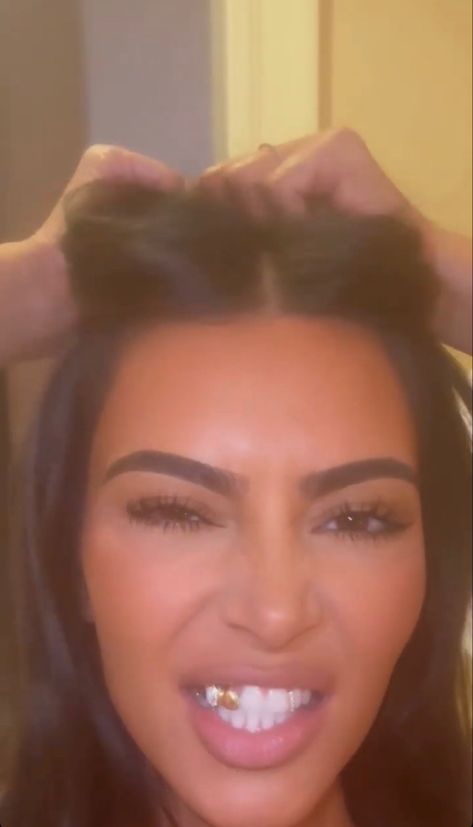 Kim Kardashian Aesthetic Icon, Kim K Aesthetic, Kim K Grill, Kim Kardashian Astetich, Kim Kardashian Y2k Icons, Kim K Pfps 2000s, Kuwtk Aesthetic, Kim Kardashian Being Iconic, Kim Kardashian 2000's