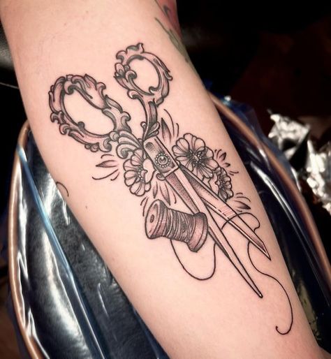 Rebecca Smith 🏵 on Instagram: "✂️ #scissortattoo #sewing #sewingtattoo #tattoos #blackandgreytattoo #tattoo #art #mntattoos #minnesota #tattoooftheday #photooftheday" Tattoo Sewing Machine, Sewing Theme Tattoo, Sewing Machine Tattoo Design, Crafter Tattoo, Seamstress Tattoo Ideas, Crafting Tattoo, Seamstress Tattoo, Fabric Scissors Tattoo, Tattoo Machine Tattoo