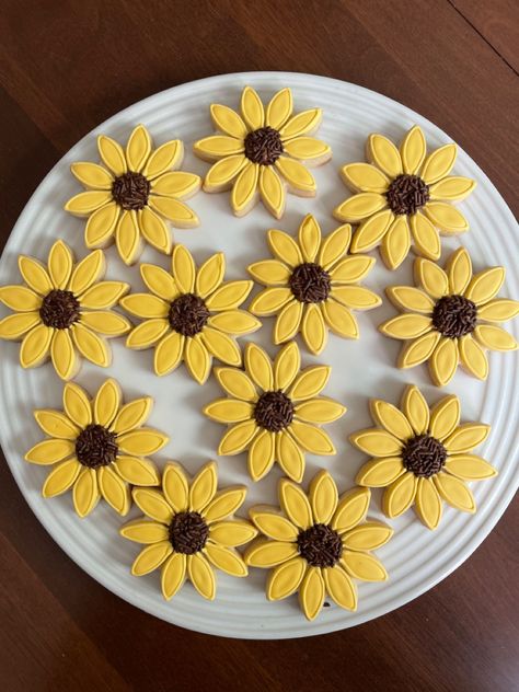 Sunflower Themed Desserts, Decorated Sunflower Cookies, Yellow Cookies Decorated, Sunflower Cutout Cookies, Sunflower Birthday Cookies, Sunflower Sugar Cookies Royal Icing, Sunflower Royal Icing Cookies, Sunflower Cookies Royal Icing, Sunflower Biscuits