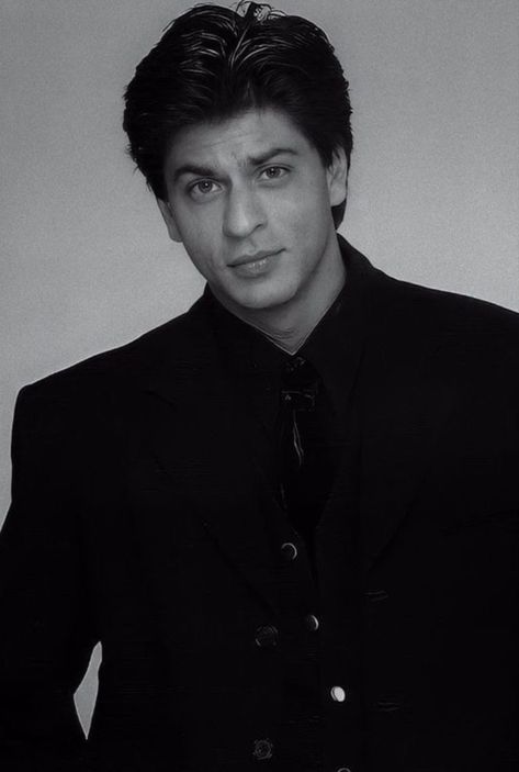 Sharukhan 90s, Sharukhan Photo, Sharukhan Aesthetic, Srk Aesthetic, Shahrukh Khan And Kajol, Vintage Bollywood Aesthetic, Bollywood Aesthetic, 90s Bollywood Aesthetic, 90s Actors