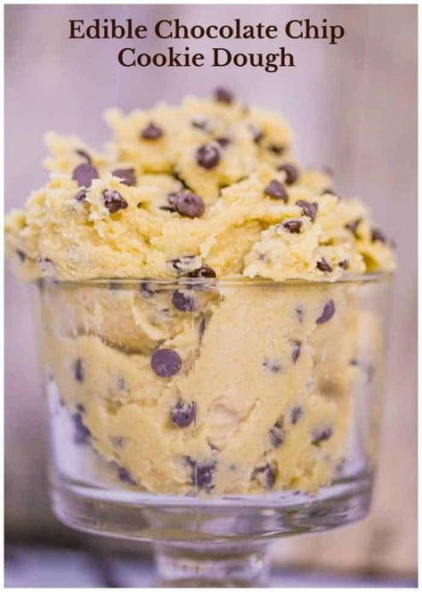 Edible Chocolate Chip Cookie Dough - Because who doesn’t love to lick all that Chocolate Chip Cookie Dough off of those mixing beaters, before the dough is baked into actual cookies!  #cookiedough #chocolatechip #dessert Cookie Dough No Chocolate Chips, Chocolate Chip Cookies Dough, Ghana Gold, Chocolate Chip Cookie Dough Recipe, Edible Chocolate Chip Cookie Dough, Appetizing Food, Cookies Dough, Egg Free Cookies, Edible Cookie Dough Recipe