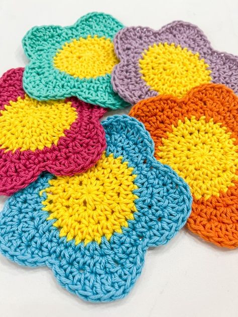 Crocheted Coasters, Coasters Crochet, Crochet Potholder Patterns, Beanie Knitting Patterns Free, Crochet Scrubbies, Crochet Coasters Free Pattern, Flower Coaster, Flower Coasters, Kitchen Crochet