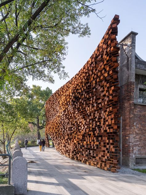 Gallery of Hangzhou Xiaohe Park / Kengo Kuma & Associates - 15 Art Wall Outdoor, Kengo Kuma Facade, Architecture Installation Art, Kengo Kuma Interior, Kengo Kuma Architecture, Warehouse Facade, Architecture Texture, Residential Architecture Apartment, Desert Green