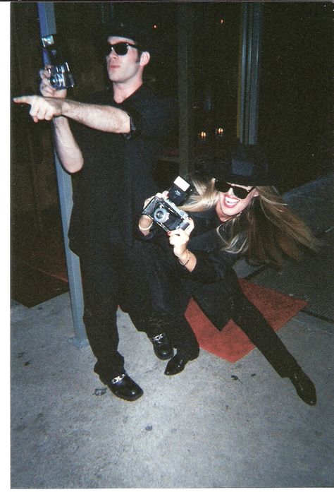 Couple Arguing Paparazzi, Paparazzi Halloween Costume, Paparazzi Theme Photoshoot, Halloween Paparazzi, Iconic Paparazzi Photos, Paparazzi Costume, Paparazzi Photoshoot, American Grafitti, Paparazzi Camera