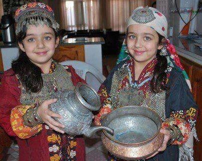 Kashmiri twins Afghanistan Photography, Pakistani Culture, Azad Kashmir, Costumes Around The World, Amazing India, Village Photos, Kashmir India, Village Girl, India People