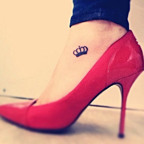 Crown ankle tattoo Small tattoo New ink Red heel Red pumps Red court Couples Tats, Tattoo Queen, Queen Crown Tattoo, Couple Tat, Crown Tattoos, Tattoo Ankle, Unique Tattoos For Women, Sweet Tattoos, Crown Tattoo