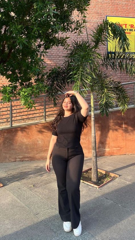 Curvy Aesthetic Outfits, Curvy Poses, Chubby Girl Outfits, Curvy Casual Outfits, Neat Casual Outfits, Girls Dress Outfits, Chubby Fashion, Quick Outfits, Casual Chic Outfit