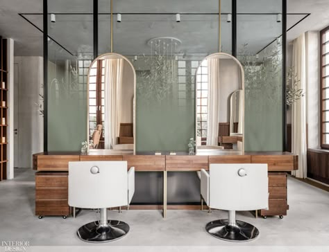 Hair Salon Stations, Oak Windows, Spa Interior Design, Hair Salon Design, Dream Salon, Hair Salon Interior, Salon Suites Decor, Salon Stations, Barber Shop Decor