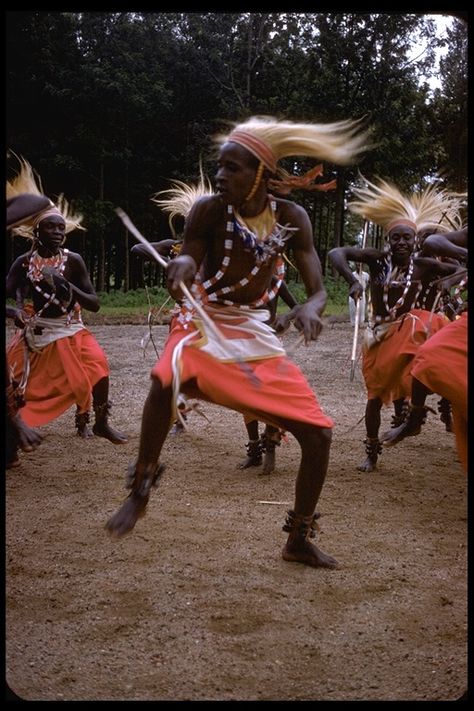 Tutsi men in ethnic dress dancing the Watusi dance African Dance Photography, African People Dancing, African Demon Dance, Men Dancing, Dance Business, Tanzania People Culture, Dog Sunset, Motivation Design, Cultural Dance