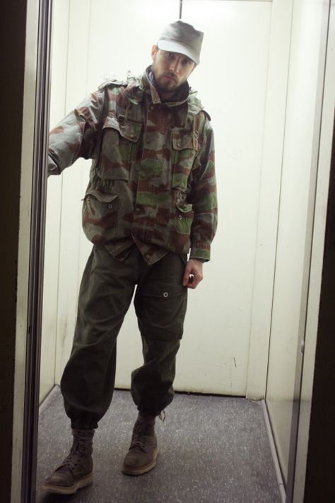 Mask Outfit, Camo Outfits, Middle Child, Army Fashion, 40s Fashion, Folk Fashion, Vintage Fits, Male Poses, Armed Forces