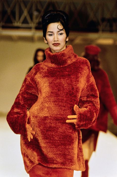 Azzedine Alaïa Fall 1991 Ready-to-Wear Fashion Show - Gurmit Kaur Gurmit Kaur, Jinafire Long, 1990s Fashion Trends, Ski Chic, 1990s Supermodels, Haute Couture Style, Azzedine Alaïa, Vintage Runway, Azzedine Alaia