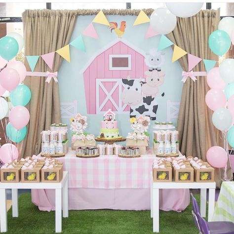 Cumple 3 Girl Farm Birthday Party, Farmyard Party, Girls Farm Birthday, Cow Birthday Parties, Barnyard Birthday Party, Farm Theme Birthday, Farm Animals Birthday Party, Farm Themed Birthday Party, Cowgirl Birthday Party