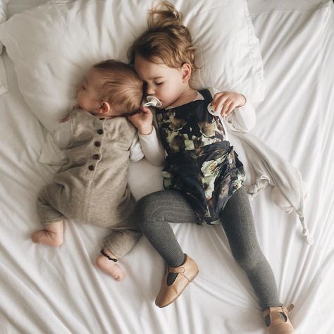 Brother And Sister Love, Future Mommy, Newborn Baby Photoshoot, Vintage Soul, Foto Baby, Brother And Sister, Baby Brother