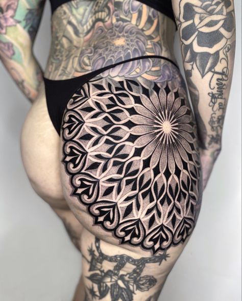 Blackwork mandala dotwork booty woman tattoo Mandala Hip Tattoo, Ornamental Tattoo, Mandala Tattoo Design, Mandala Dots, Mandala Tattoo, Sweet Pea, Geometric Tattoo, Tattoos For Women, Tattoo Ideas