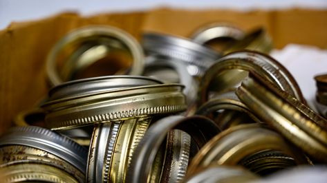 Keep Mason Jar Lids From Cluttering Up Your Cabinets With A Space-Saving Hack - House Digest Mason Jar Lids Diy, Mason Jar Lids Crafts, Canning Jar Lids, Faux Branches, Mini Terrarium, How To Clean Rust, Canning Lids, Vinegar Cleaning, Ring Storage