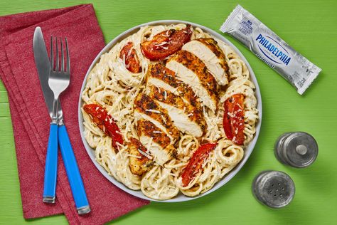 Hello Fresh Chicken, Garlic Parmesan Spaghetti, Cream Cheese Spaghetti, Parmesan Spaghetti, Fresh Meals, Hello Fresh Recipes, Fresh Recipes, Spaghetti Recipe, Cream Cheese Chicken