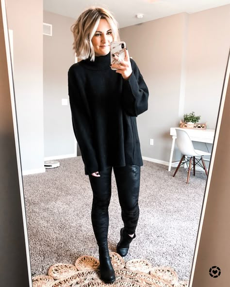 Cosmetology Clothes, Black Dress Outfit For Work, Black Outfits For Work, Dress Outfit For Work, Cosmetologist Outfit, Hair Dresser Outfits, Cute All Black Outfits, Salon Outfits, Hair Stylist Outfit