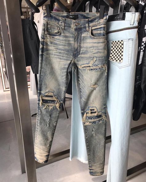 Amiri Jeans Outfit Men, Amiri Jeans Outfit, Amiri Jeans Men, Men Clothes Shop, Clothes Shop Design, Amiri Jeans, Jeans Outfit Men, Michael Jordan Basketball, Boutique Trends