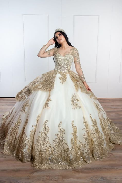 White And Gold Sweet 16 Dress, 15 Dresses Quinceanera White And Gold, Quincenera Dresses Gold And White, Gold Quncie Dresses, 15 Dresses Champagne, White Quinceanera Dresses With Sleeves, Cream And Gold Quinceanera Dress, White And Gold Wedding Dresses, White Gold Quinceanera Dresses