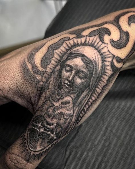 Omar Orozco on Instagram: "Thumb jammer on the homie @slicc.ricck  Good times G  TEXT 915-471-4546 TO BOOK 👈🏻  #ElPaso #Texas #blackandgreytattoo #elpasotattoos  #tattoos #tattoo #tattooers #tattooartist #tattooworkers  #art #texastattooartist #tatuaje #artista #chicanoarte #cultura #tatuaje #chicano   #bigwaspcartridges  #bigwasp  #tattoocartridges   @bigwasp.official   @TATTOOSANCTUMEP" Zacatecas Tattoo, Desperado Tattoo, Elpaso Texas, Mexico Tattoo, Thumb Tattoos, Mexican Tattoo, Texas Tattoos, Hand Tattoos For Girls, Black And Grey Tattoos