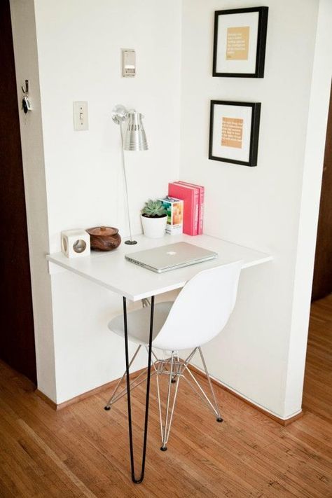 Yes, You Can Fit A Home Office Into Your Tiny Home | Apartment Therapy Small Office Decorating Ideas, Bedroom Desks, Small Office Decor, Sunroom Office, Computer Nook, Cool Home Office, First Apartment Decorating, Small Home Offices, Corner Office