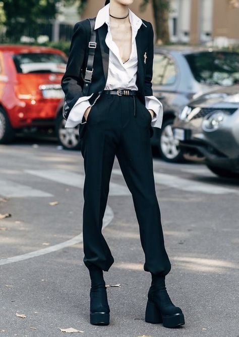 Look 80s, Sora Choi, Goth Outfit, Women Fashion Edgy, Androgynous Fashion, Street Style Fashion, Black Women Fashion, Mode Inspo, 가을 패션