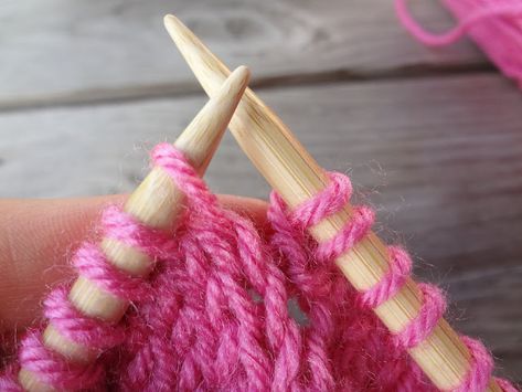 Fiber Flux: How to Knit Into the Front and Back of a Stitch (KFB) Knitting Increase, Knitting Hacks, Knitting Basics, Crochet Stitches Free, Beginner Knitting Patterns, Knitting Blogs, Rainbow Crafts, Easy Diy Gifts, How To Purl Knit