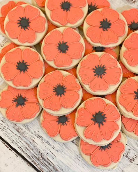 Sometimes simple cookies are the best cookies! Loved these pretty poppies I got to make for Daughters of the American Revolution group here… | Instagram Poppy Cookies, Chef Life, Pretty Cookies, Birthday Cookies, Easy Cookies, Sugar Cookies, Poppies, Birthday, Floral