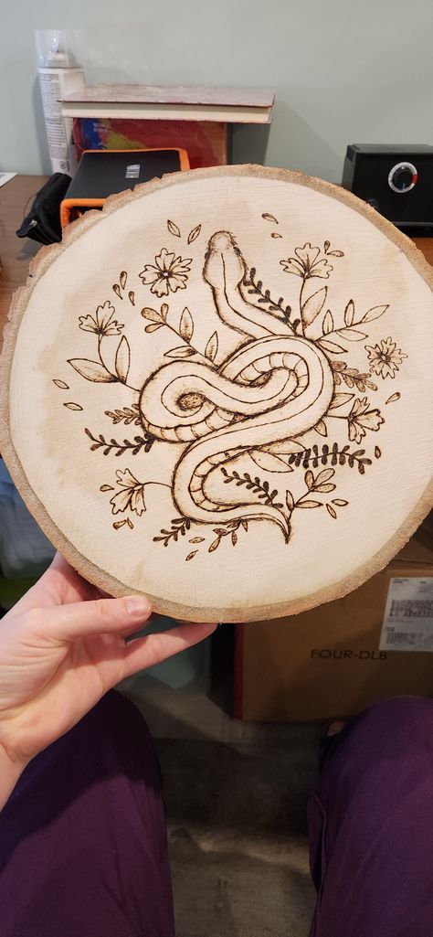 Wood Burning Plants, Wood Burning Ideas Flowers, Snake Wood Burning, Wood Burn Flowers Design, Wood Burning Patterns Free, Wood Burning Flowers, Flower Wood Burning, Snake And Flowers, Leather Burning