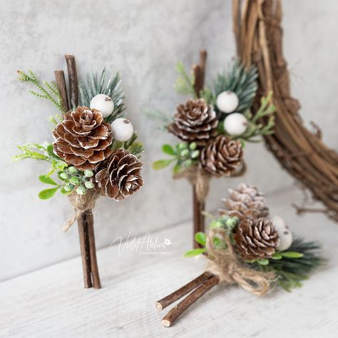 "Winter wedding boutonniere designed for winter lovers and mountain weddings, making it a perfect fit for your woodland wedding celebration. A pretty alternative to the wedding flowers for the groom and ideal wedding accessories for the father of the bride, father of the groom, groomsmen, and all the important men on your Big Day. Each piece features artificial cedar and pine tree greenery, frosted berries, small natural pine cones and wooden sticks, all wrapped in twine, providing a rustic feel Winter Wedding Plate Setting, Winter Wedding Snacks, Pine Cone Wedding Decorations, Winter Wedding Bouquet Evergreen, Small Winter Wedding Ideas, Mountain Wedding Bouquet, Yule Wedding, Winter Wedding Boutonniere, Groomsmen Flowers