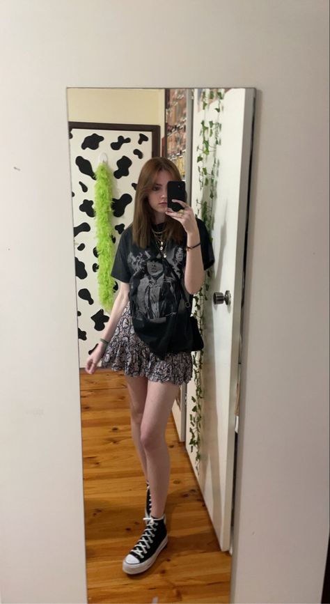 Chuck Taylor Platform Outfit, Black Converse Outfit Summer, Converse Skirt Outfit, Skirt And Converse Outfit, Consert Outfits Ideas, Black Platform Converse Outfit, Converse Platform Outfit, Converse With Dress, Outfit Ideas With Converse