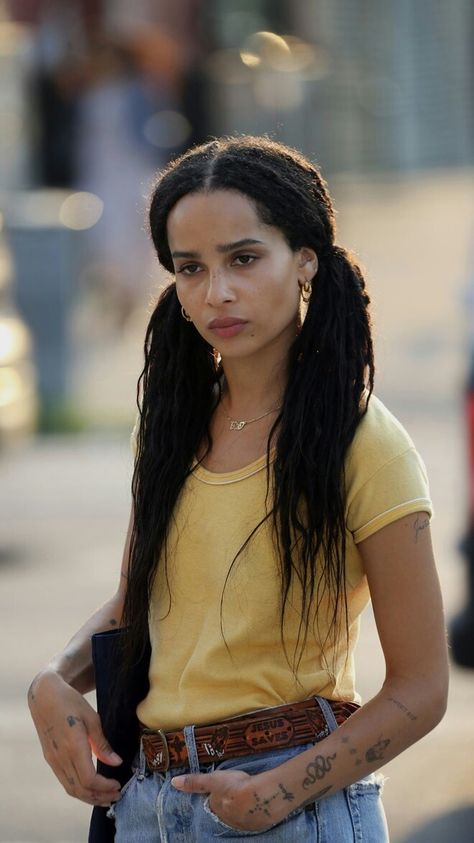 Comfortable Chic Outfits Winter, Rob Brooks High Fidelity, Rob Brooks Outfits, Rob Brooks, Zoe Kravitz Braids, Zoe Kravitz Style, Zoe Isabella Kravitz, Shoes Closet, Zoë Kravitz