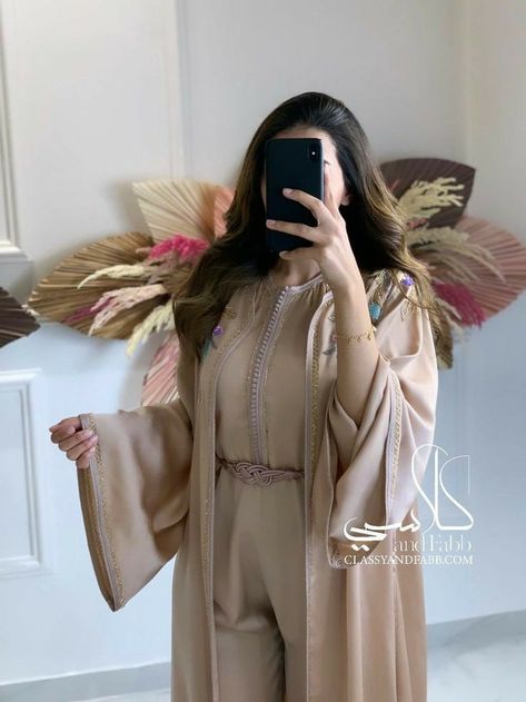 Moroccan Outfit, Kimono Jumpsuit, Caftan Simple, Jumpsuit Belt, Morrocan Fashion, Moroccan Clothing, Kaftan Designs, Mode Kimono, Eid Outfit