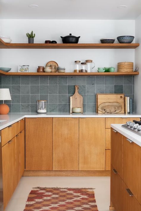 Before & After: In Austin, a New Life Out West Starts With a First Remodel for $176K - Dwell Midcentury Kitchen Remodel, Casa Miami, Style Apartment, Small Kitchen Layouts, New Kitchen Designs, Small Kitchens, Mid Century Modern Kitchen, Out West, Japandi Style