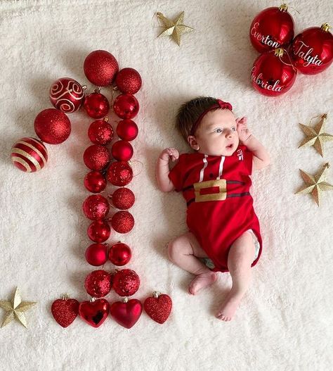 Vom Avea Un Copil, Baby Christmas Photography, Photo Bb, Christmas Baby Pictures, Baby Milestones Pictures, Baby Christmas Photos, Monthly Baby Pictures, Monthly Baby Photos, Newborn Baby Photoshoot