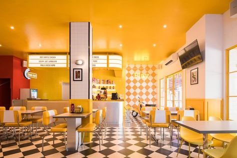 Chicken Store, Award Winning Architecture, American Bars, Burger Restaurant, Colored Ceiling, Retail Design Blog, Store Design Interior, Store Interior, Architecture Interior Design