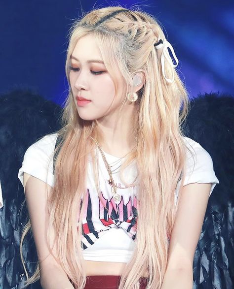 Rosie Hairstyles, Kpop Idols Hairstyle, Kpop Hairstyles Girl, Kpop Idol Hairstyles, Rosé Blackpink Hairstyle, K Pop Hairstyles, Blackpink Rosé Hairstyles, Concert Hairstyles, Hair Style Korea