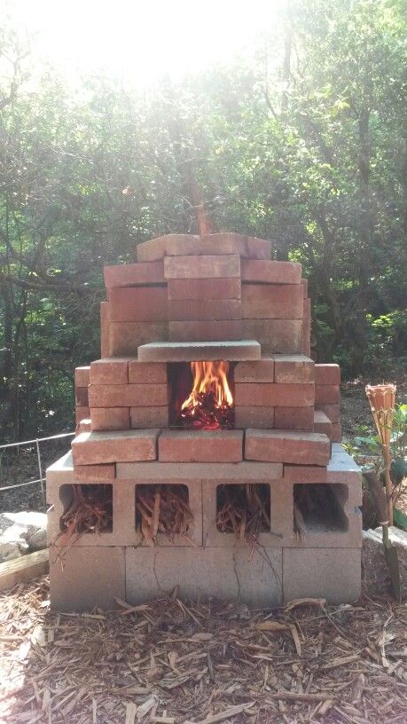 Neat homemade mini-firepit/stove for the backyard hangout spot. Hangout Spot Outside, Hangout Shed, Epic Forts, Woods Hangout Spot, Summer Hangout Spot, Narnia 2, Outdoor Hangout, Summer Hangout, Woods Ideas