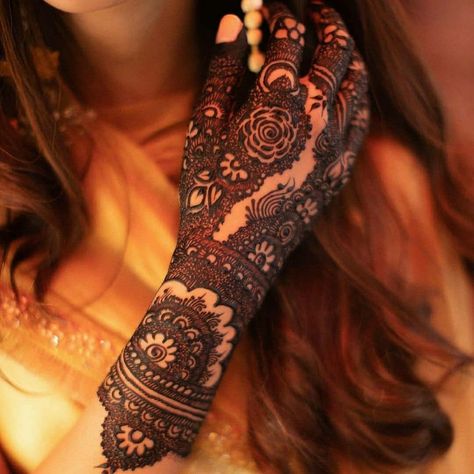 Bobby Chiu, Kashees Mehndi, Kashee's Mehndi Designs, Mehedi Design, Home Weddings, Henna Nails, Mehndi Ceremony, Bridal Dresses Pakistan, Mehndi Art Designs